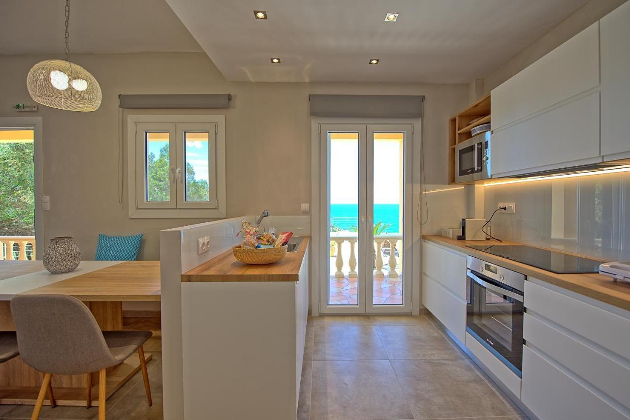 Beachfront Villa Seasun By Posarellivillas Agios Spyridon  Exterior photo