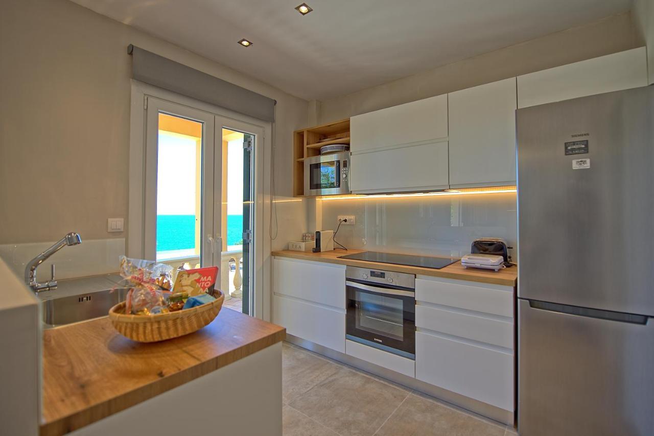 Beachfront Villa Seasun By Posarellivillas Agios Spyridon  Exterior photo